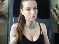 Opzoek naar wat spanning en ben je wat nieuwsgieirig naar deze ondeugende jonge milf? Hebben mijn looks je nieuwsgierig gemaakt of was het stiekem dat gespierde kontje?
Mijn lange haren of me heldere blauwe ogen?Laten we heerlijk samen kletsen en vertel mij jou fantasie, bij mij kun je alles zeggen! Het blijft ons geheimpje!Wie weet loopt de spanning zo hoog op dat we samen een heerlijk avontuurtje beleven en intens genieten.. Ik wacht op je.. Liefs
