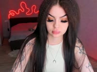 My green eyes have already captured more than a few hearts—are you ready to look into them and never leave?
I’m saving up for my very first car and dreaming of the moment I finally get my driver’s license. One day, I’ll be in Tokyo visiting the Harry Potter museum. Who knows, maybe you’ll be the one walking those streets with me.
Sometimes you can find me at the gym, but more often I’m in my cozy space, binge-watching series or enjoying the perfect lazy day when I don’t have to go anywhere. My mornings start with water or raspberry tea… and my evenings? Maybe with the two of us, daring each other to see who gives in first.
I’m kind, caring, sometimes emotional—but always real. I believe in kindness, and I start with myself. And maybe I can read your thoughts right now.
So tell me… if you were in my place, what would you do? Maybe tonight we start our story.