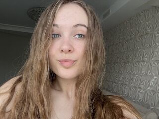 girl cam AlbertaClem