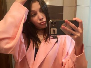 cam girl masturbating with vibrator LucileVerlin