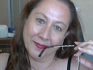 live webcam performer MyriamLevieux