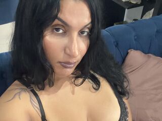 camslut showing tits RubiRue