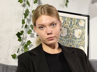 free webcam chat room DonellaAndra