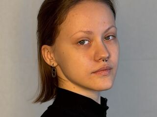 cam girl masturbating with dildo AlainaCaveness