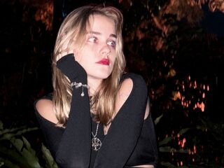 cam girl playing with sextoy AnderaCree