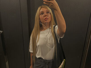 camgirl playing with dildo AnnaSebastian