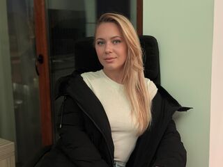 naked camgirl masturbating with vibrator AnyaLior