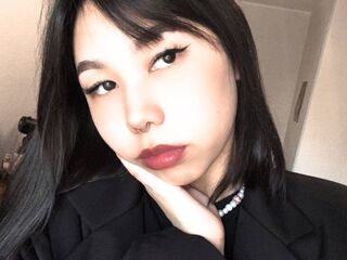 cam girl masturbating with sextoy AraCroyle