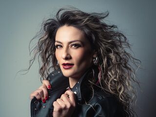 fingering webcamgirl AryTorres