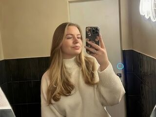 cam girl showing tits AryaThomas