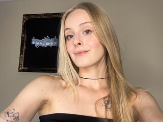 cam girl playing with vibrator AshliJonsson