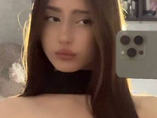 hot naked webcamgirl BellaJersiquins