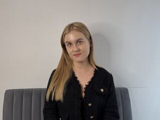 hot cam girl masturbating with dildo BellaMonson