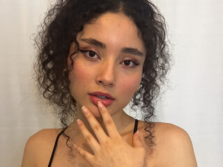 fingering girl chatroom BellaVuitton