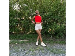 naked cam girl masturbating with vibrator BellzRosee