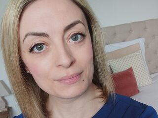 camgirl playing with sex toy BiancaLuxe
