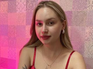 hot cam girl fingering pussy CarolineCoxy