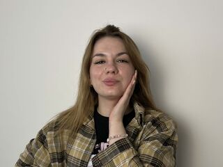 cam girl playing with sextoy CherlyMarkes