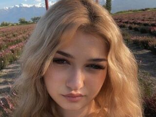 cam girl chatroom CloudyFox
