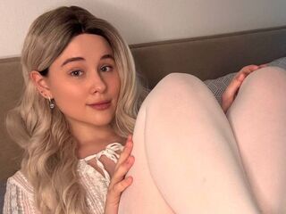 cam whore livesex DeluaMoon