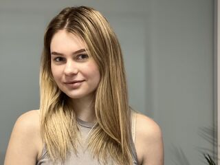 naked webcamgirl EasterByrd