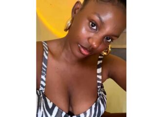 naked camgirl picture EleanorVee