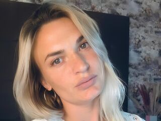 closeup webcam EllieMaryn
