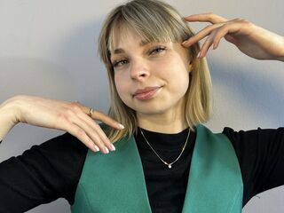 teaser cam EmelineBurrough