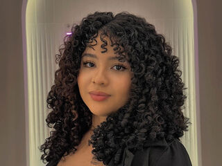 cam girl playing with vibrator EmilyJey