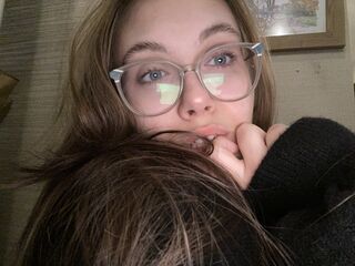 naked cam girl masturbating with vibrator EmilyLoven