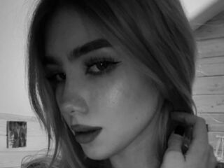 girl showing pussy EmmaBlond