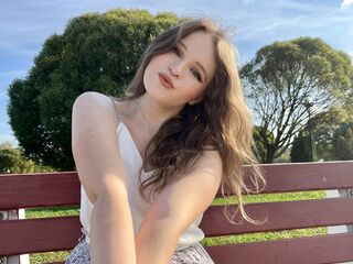 camgirl playing with dildo EssyMilton