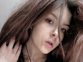 cam girl playing with vibrator GloriaLi