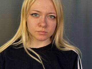 camgirl masturbating with dildo HerthaWiggen