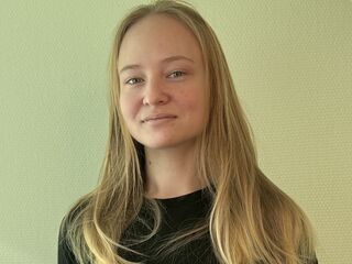 cam girl playing with dildo JeniferFerrarini