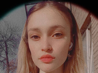 camgirl playing with vibrator KendalSommella