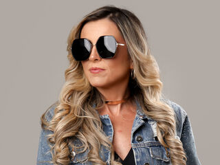 naked camgirl photo KiaraMoraes