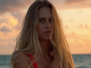 girl topless KiraBen