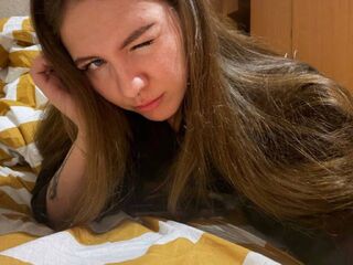 cam girl playing with sextoy KiraRustle