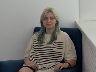 girl topless chat LauriMagnie