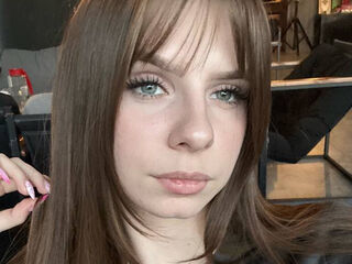 hot cam girl fingering shaved pussy LoiseHarington