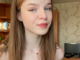 cam girl playing with sextoy LynetAckerman