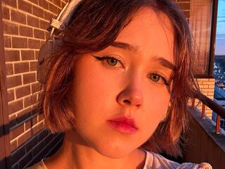 masturbating webcam girl MarilynSwinerton