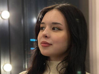 shaved pussy webcam MikiPellon