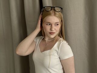 camgirl playing with vibrator NikkiByous