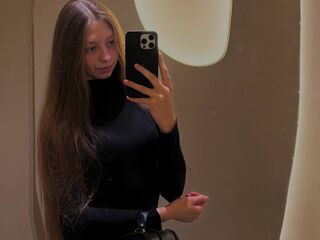 girl showing tits RoxanneSpector