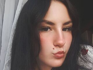 naughty cam girl fingering pussy SadeLanden