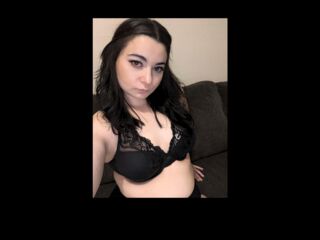 cam girl playing with vibrator SashaMaroon