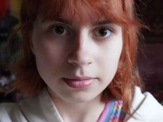 naked girl with webcam masturbating with vibrator SerafinaGoettl