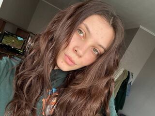 topless cam girl SuzieMayers